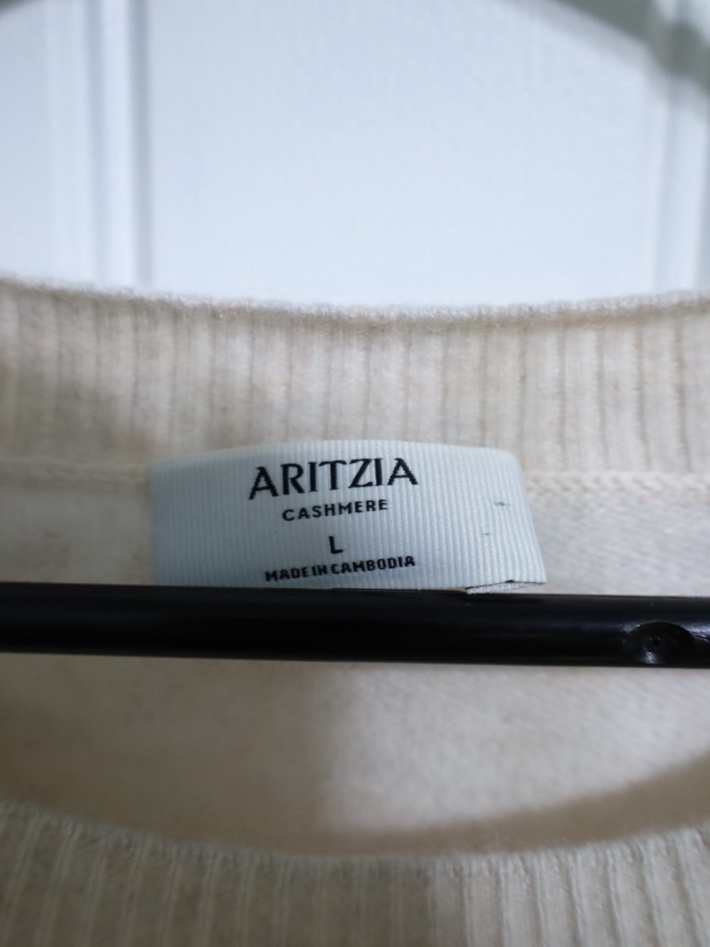 Aritzia Feather Cashmere Relaxed Crew Sweater Light Oatmeal Womens Size Large - Picture 4 of 10
